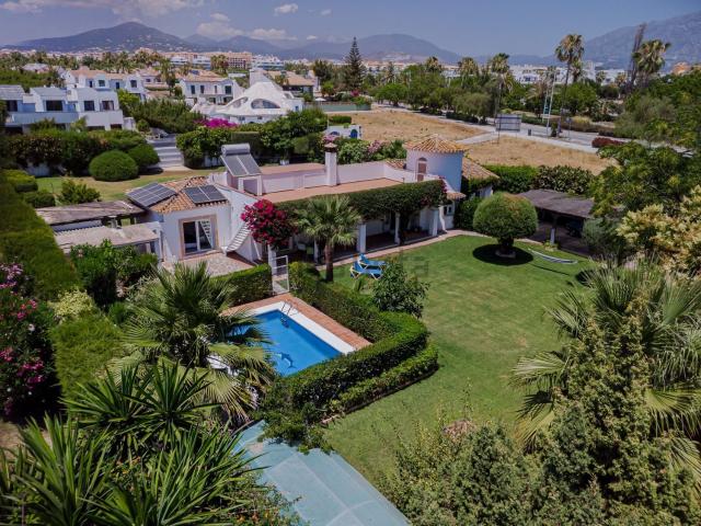 Chalet, Linda Vista Nueva Alcántara Cortijo Blanco, Marbella