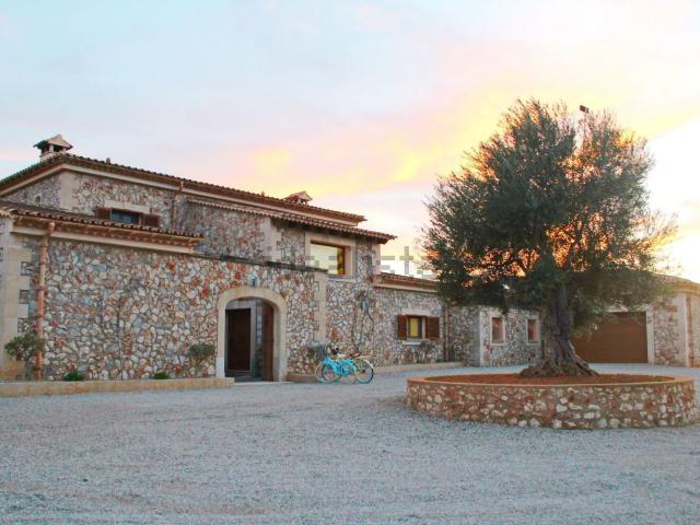 Chalet, Llucmajor