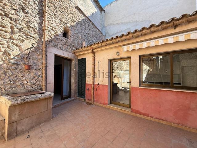 Chalet, Llubi