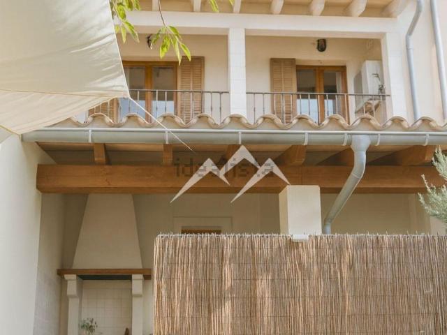 Chalet, Llubi