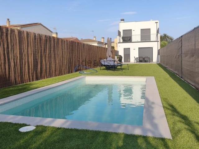 Chalet, Llagostera