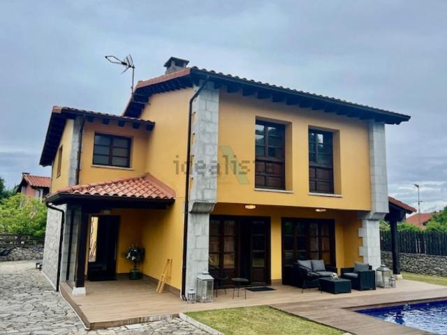 Chalet, Llanes