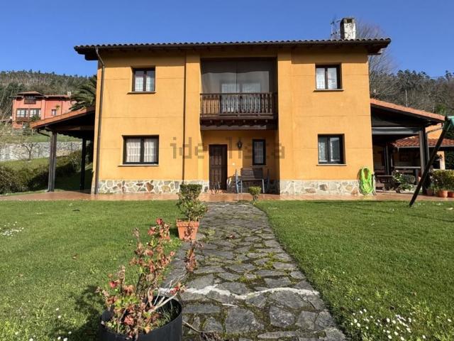 Chalet, Llanes