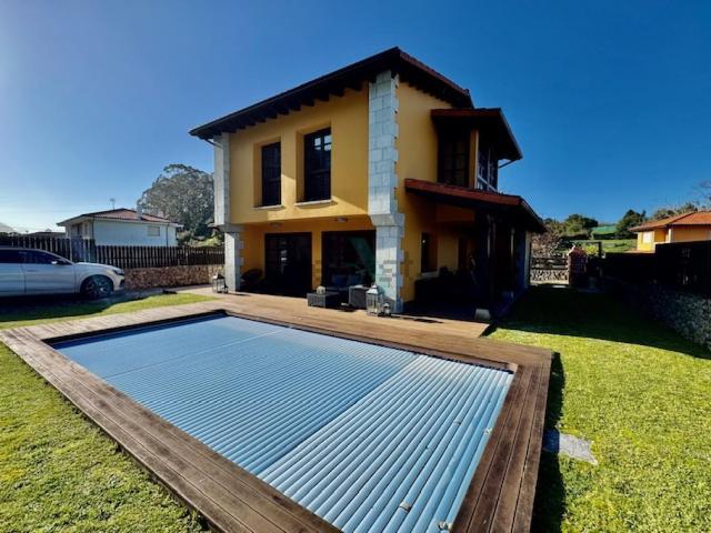 Chalet, Llanes
