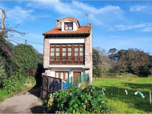 Chalet, Llanes