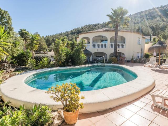 Chalet, Llíber