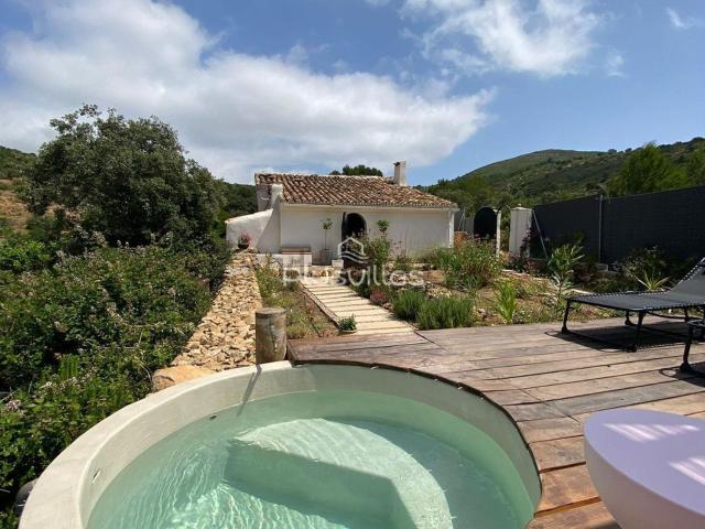 Chalet, Llíber
