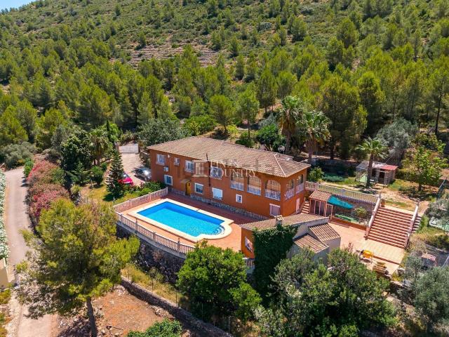 Chalet, Llíber