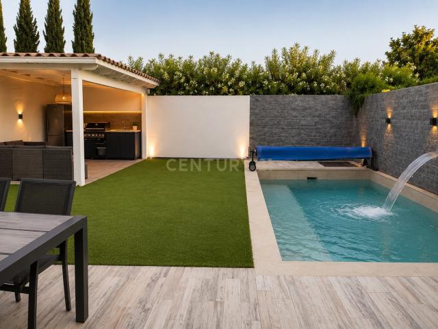 Chalet luminoso con piscina privada y grandes espacios para disfrutar en familia