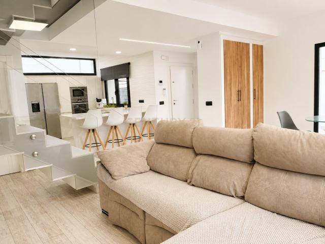 Chalet luminoso con piscina privada y grandes espacios para disfrutar en familia