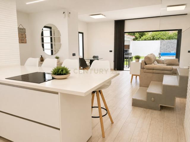 Chalet luminoso con piscina privada y grandes espacios para disfrutar en familia