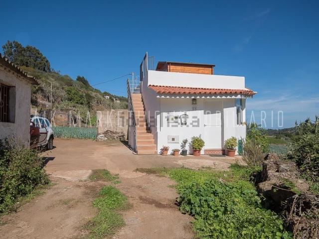 Chalet, Moya