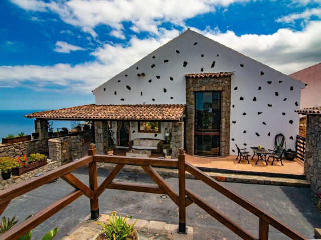 Chalet, Moya