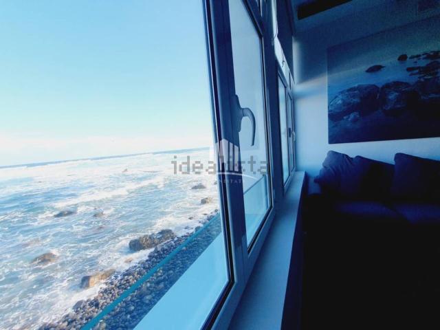 Chalet, Moya