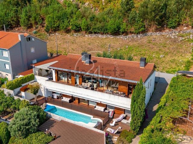Chalet, Moaña