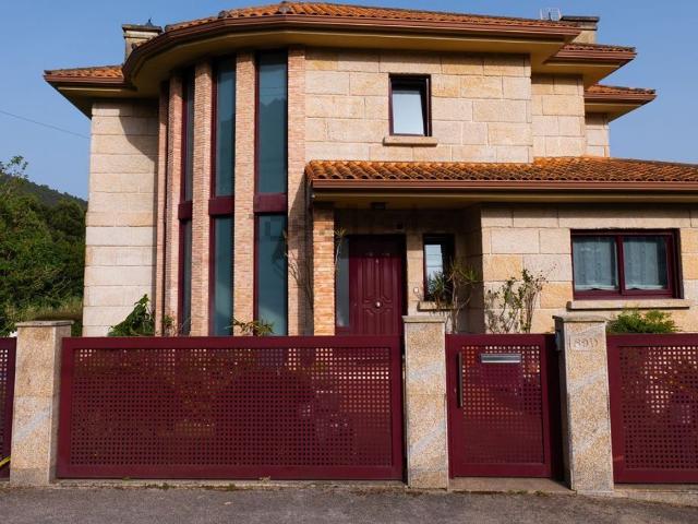 Chalet, Moaña