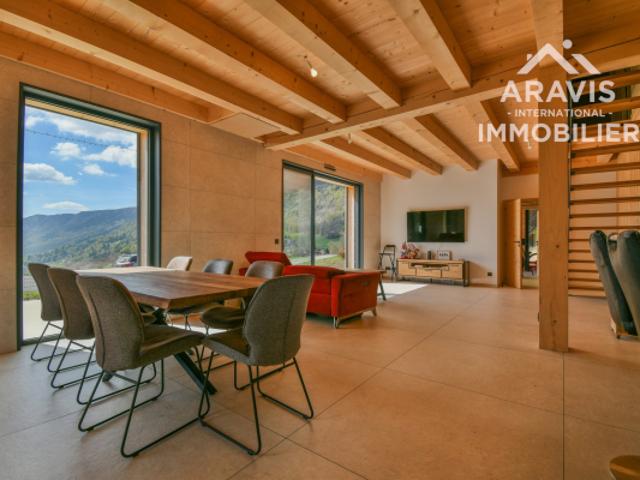 Chalet moderne avec vue dégagée sur la vallée