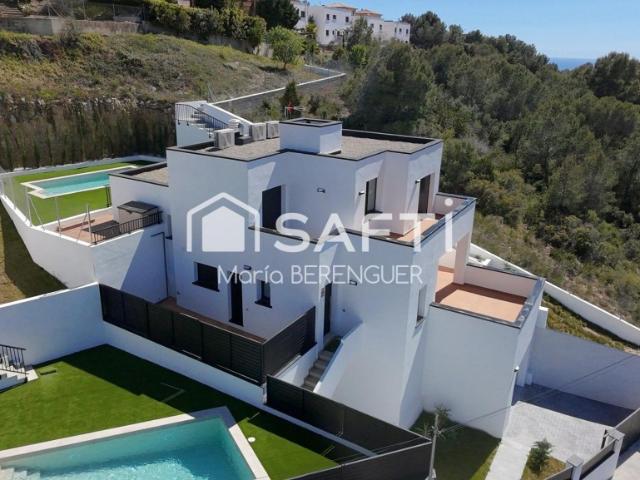 Chalet moderno con piscina y gran parcela