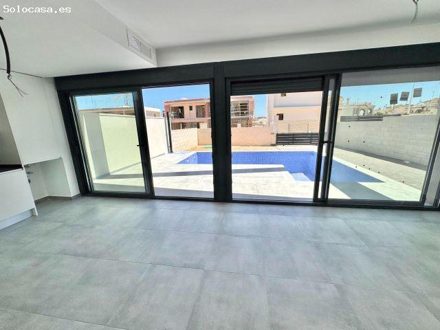 Chalet moderno con piscina privada en Gran Alacant