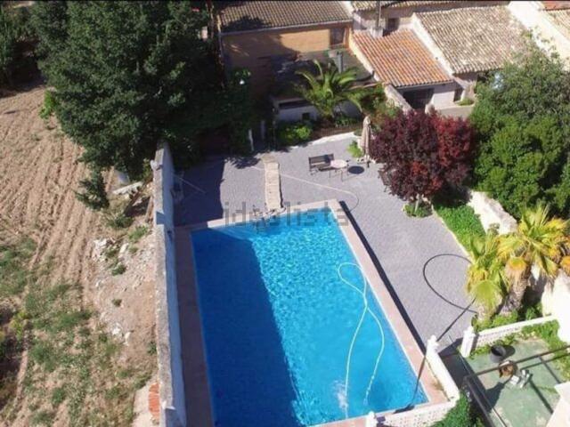 Chalet, Monovar