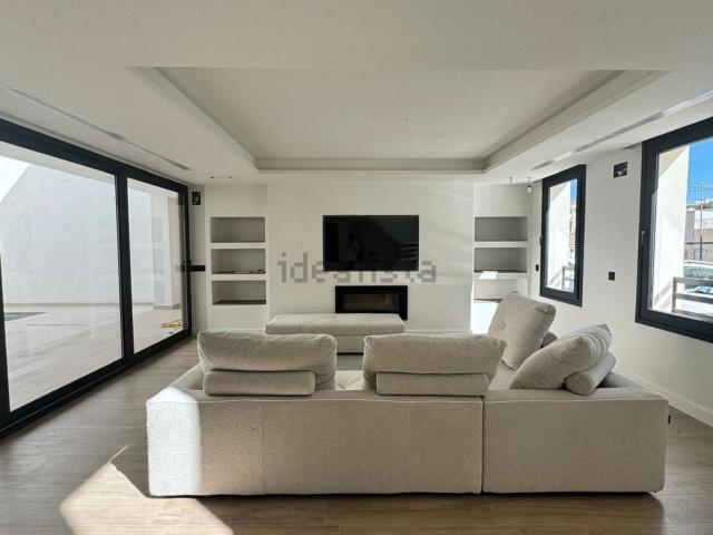 Chalet, Monovar