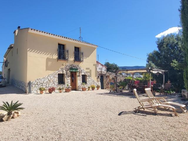 Chalet, Monovar