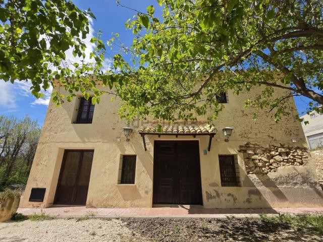 Chalet, Monovar