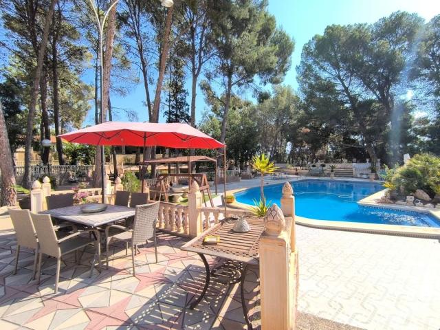 Chalet, Monovar