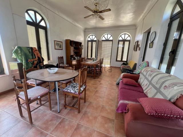Chalet, Monovar