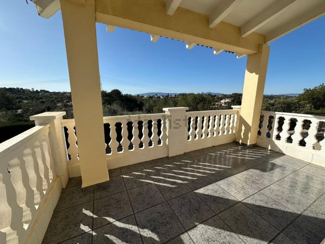 Chalet, Monserrat