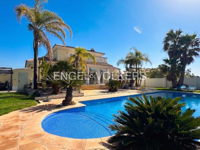 Chalet, Mont Roig del Camp