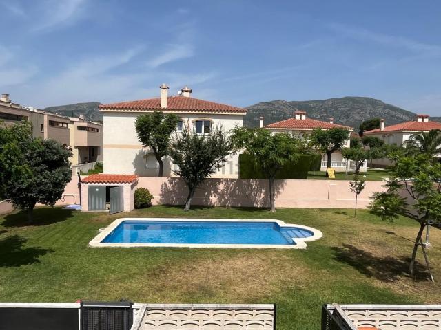 Chalet, Mont Roig del Camp