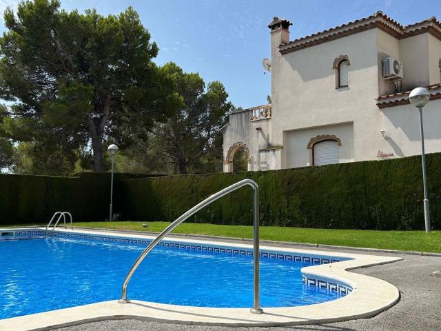 Chalet, Mont Roig del Camp