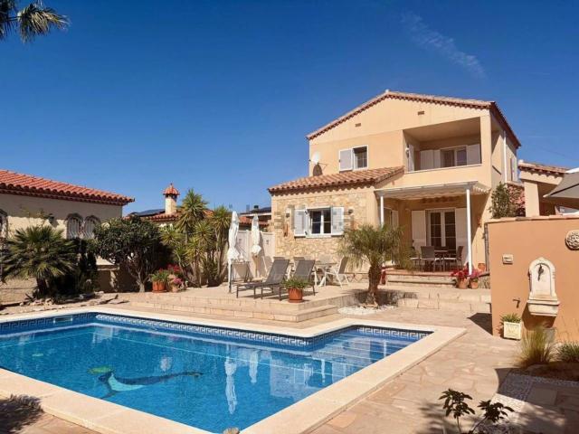 Chalet, Mont Roig del Camp