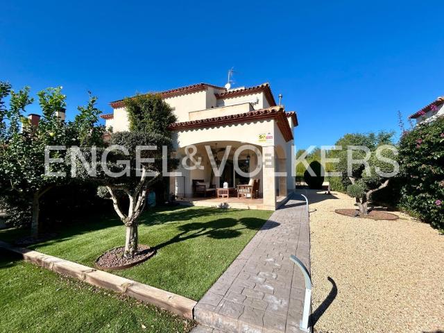 Chalet, Mont Roig del Camp