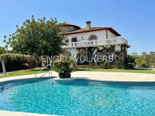 Chalet, Mont Roig del Camp
