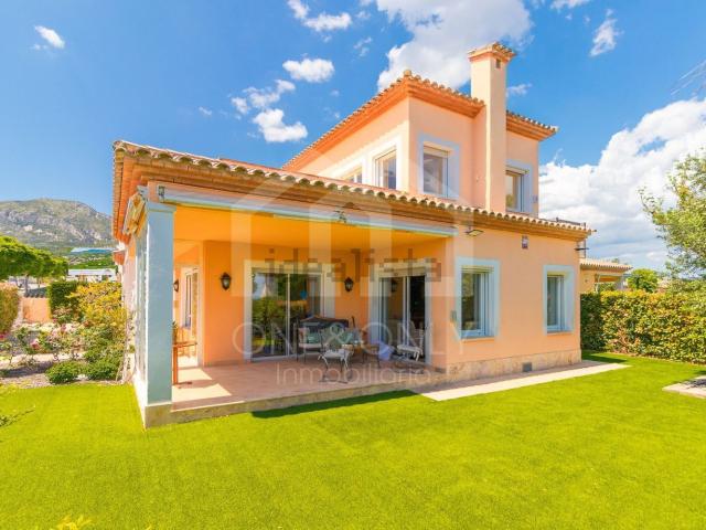 Chalet, Mont Roig del Camp