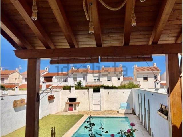 Chalet, Mont Roig del Camp