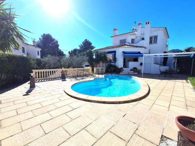 Chalet, Mont Roig del Camp