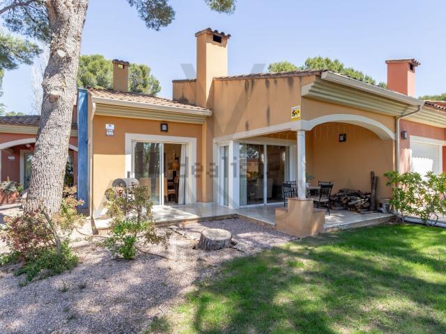 Chalet, Mont Roig del Camp
