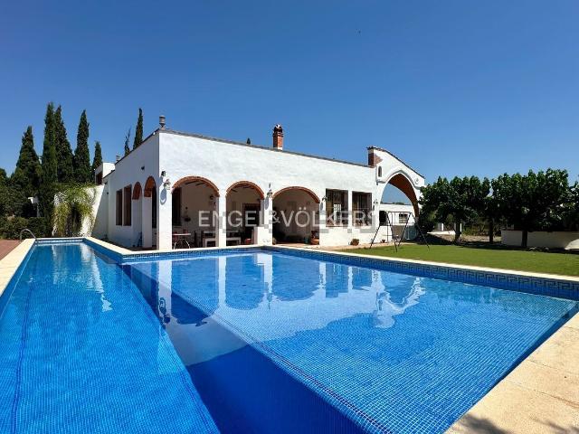 Chalet, Montbrio del Camp