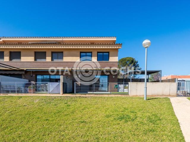 Chalet, Montbrio del Camp