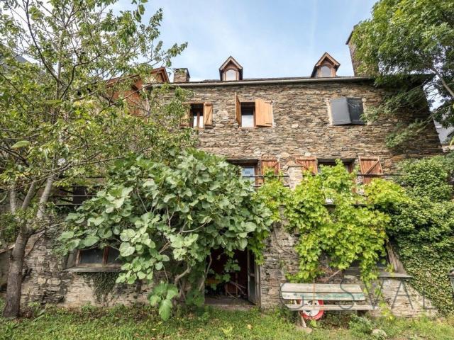 Chalet, Montcorbau