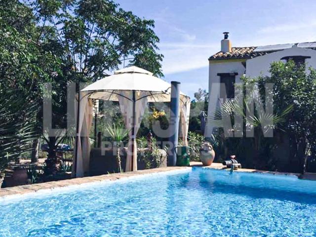 Chalet, Mora la Nova