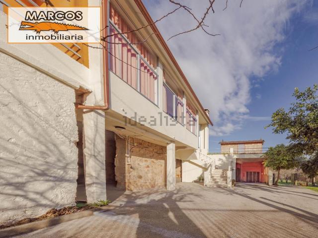 Chalet, Mos