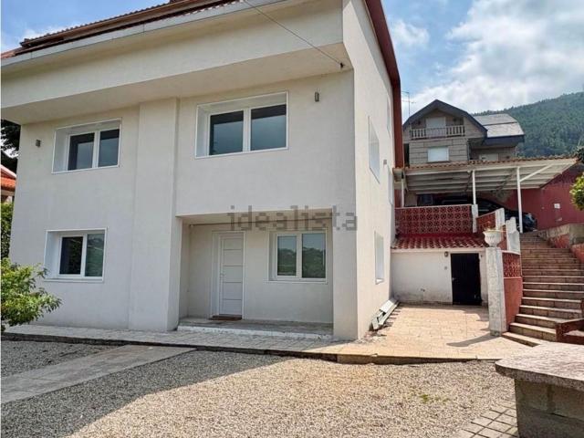 Chalet, Mos