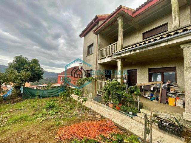 Chalet, Mos
