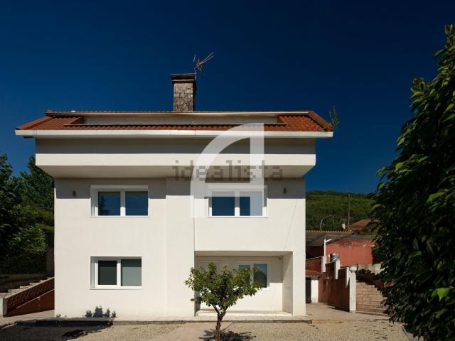 Chalet, Mos