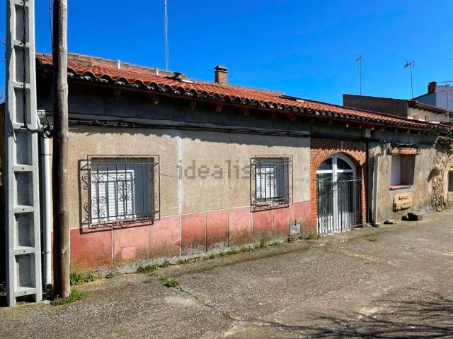 Chalet, Mayalde