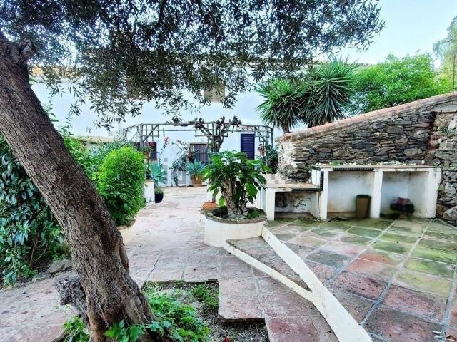 Chalet, Macharaviaya
